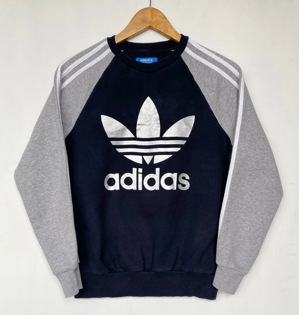 Adidas sweatshirt (M)