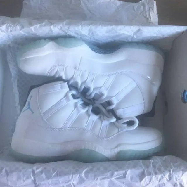 Air Jordan 11 Legend Blue
