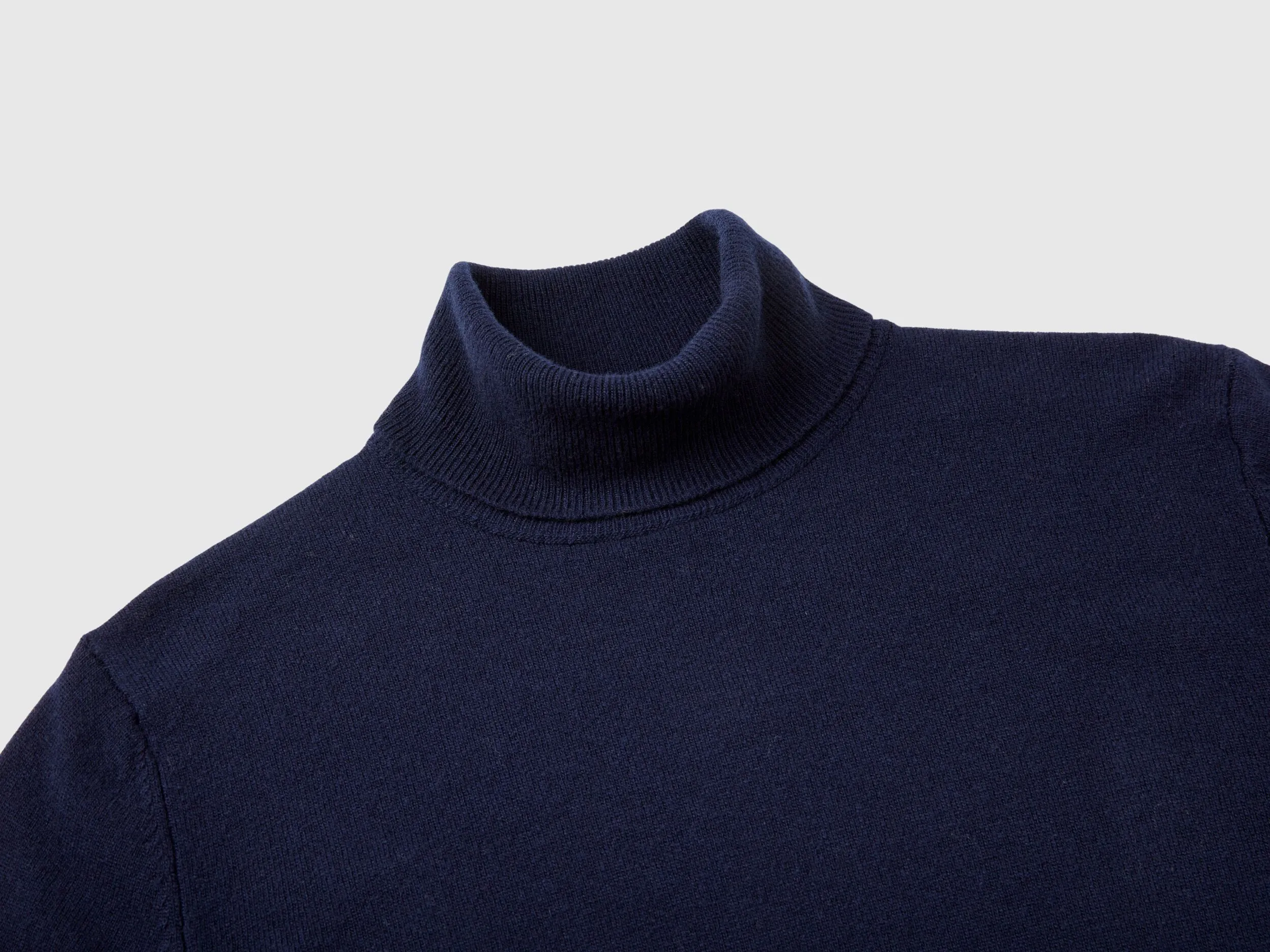 Dark blue turtleneck sweater in pure Merino wool - Dark Blue | Benetton